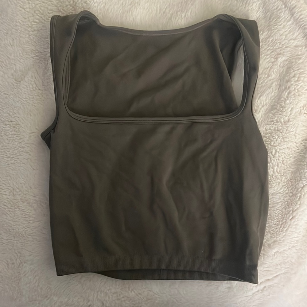 Gray and tight crop top with wide neckline 🩶